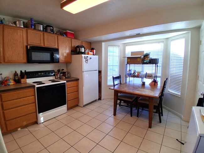 Building Photo - 879 E 350 N