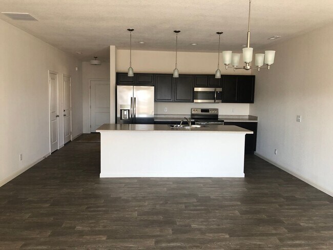 Building Photo - Newer 3 Bedroom 2 Bath House