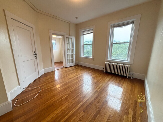 Building Photo - 1477 Beacon St