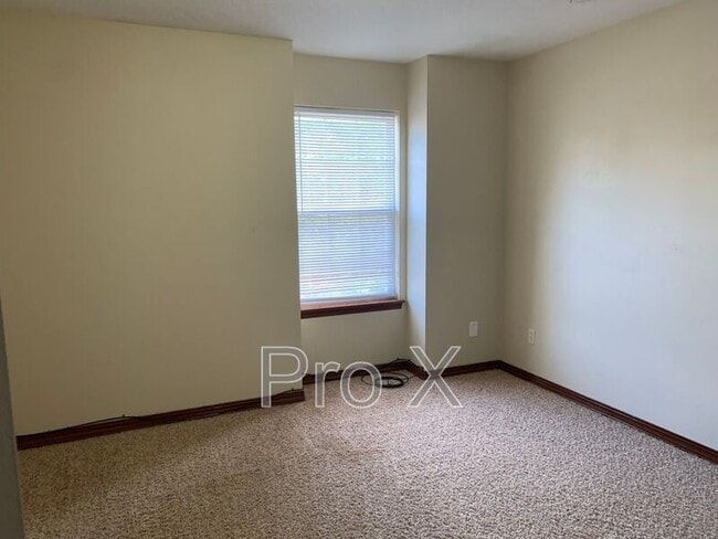 Building Photo - 2027 Marigold St