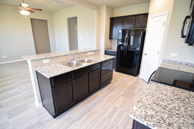 Foto del edificio - 909 Glenhaven Cove