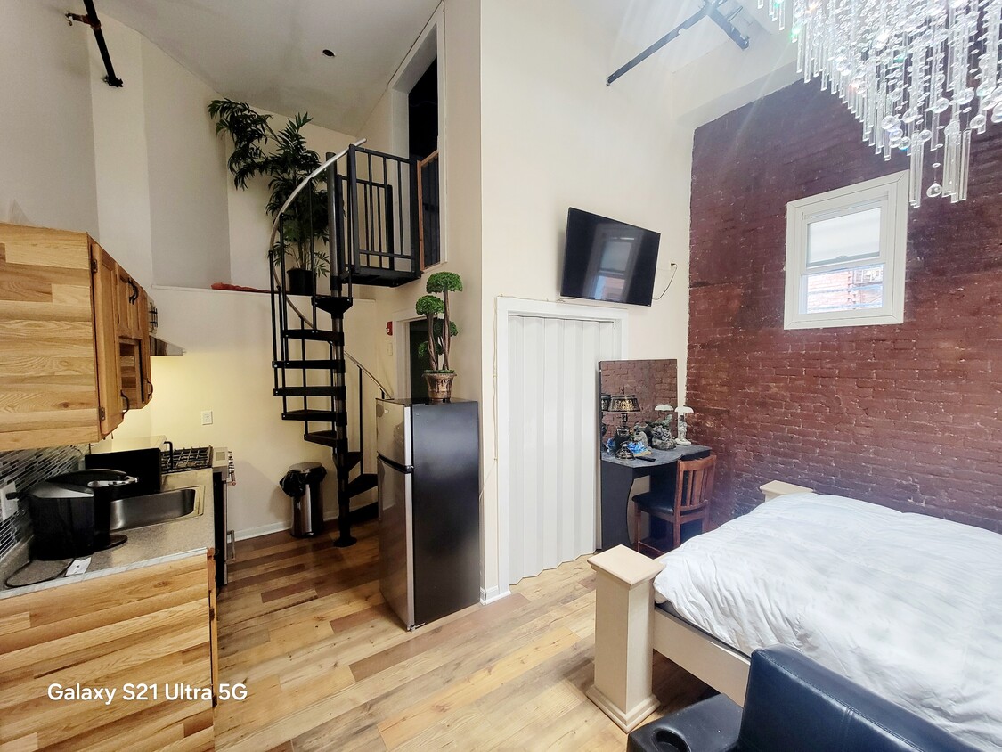 Loft unit - 317 W Fayette St