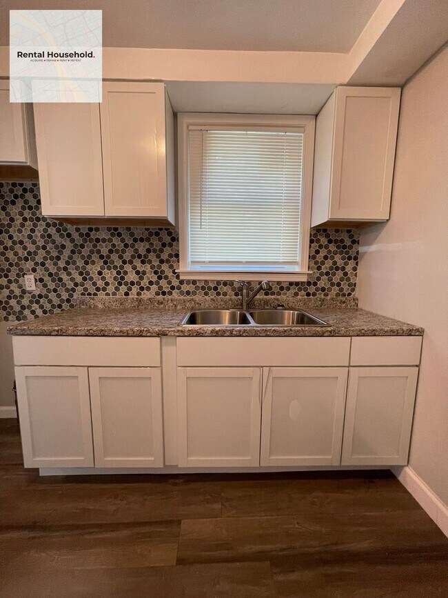 Foto del edificio - Beautifully Kept~3 BEDROOM 1 BATH BUNGALOW