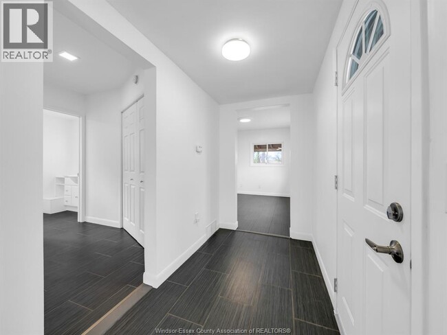 Building Photo - 2432 Front Rd