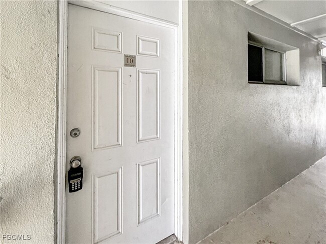 Foto del edificio - 1852 Golf View Ave