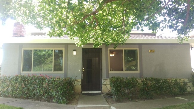 Building Photo - Condo: 2 Bedroom / 1 Bathroom - Citrus Heights