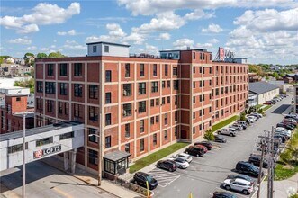 Building Photo - 411 Valley St