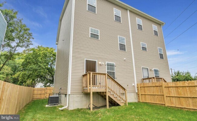 Foto del edificio - 4402 Lee St NE