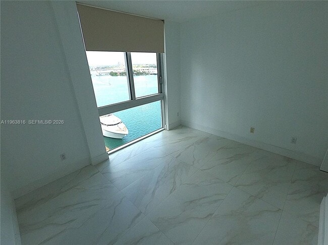 Foto del edificio - 335 S Biscayne Blvd