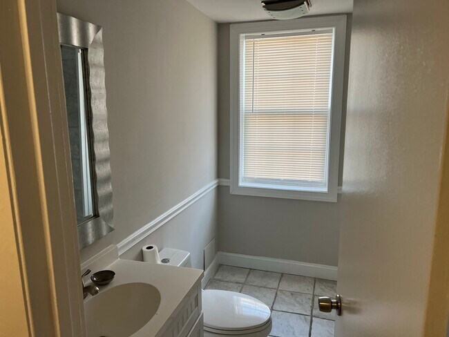 Foto del edificio - 3319 Liberty Heights Ave