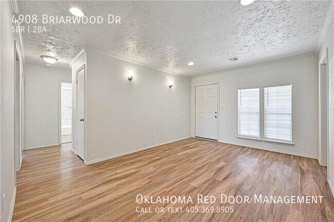 Foto del edificio - 4908 S Briarwood Dr
