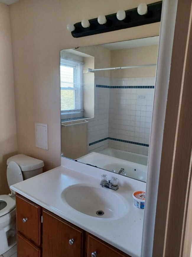 Building Photo - 1606 Trently Ct