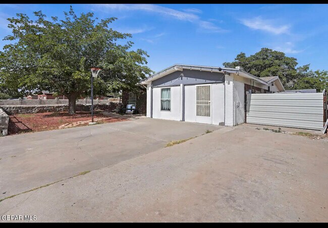 Building Photo - 5536 Longview Dr