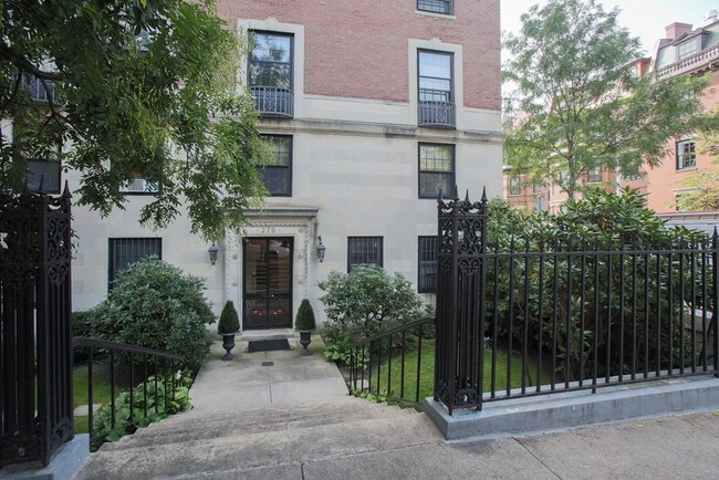 Building Photo - 274 Marlborough St