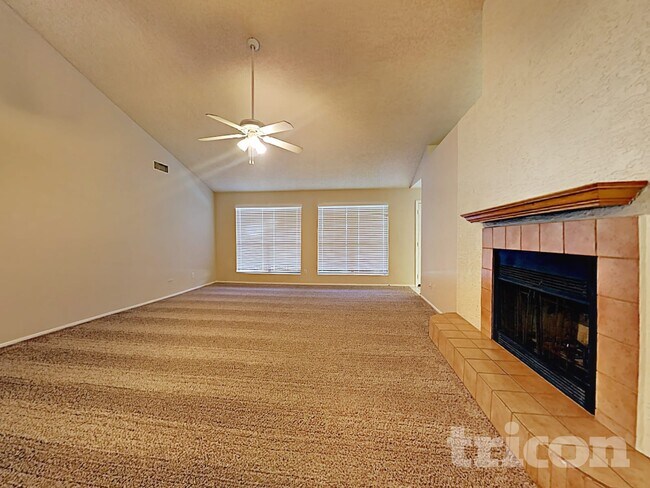 Foto del edificio - 7127 W McRae Way