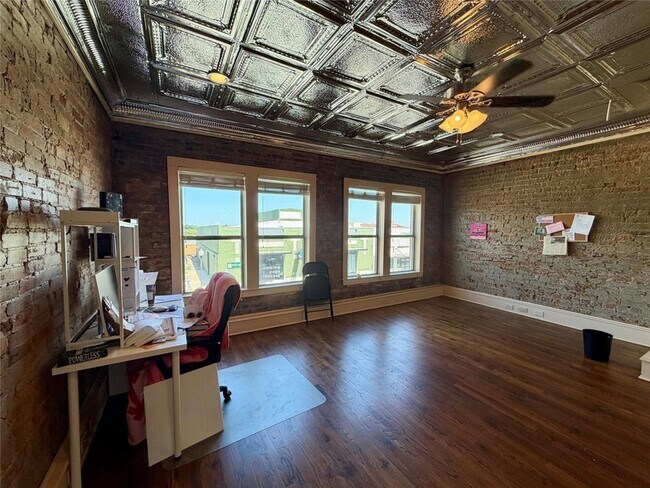 Foto del edificio - 227 W Oak St