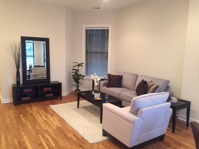 Building Photo - 3 bedroom in Chicago IL 60657