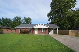 Building Photo - 1121 Harris Dr