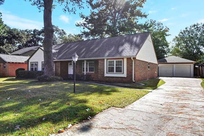 Building Photo - 10513 Moorberry Ln