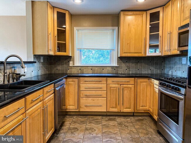 Foto del edificio - 1129 Medway Rd