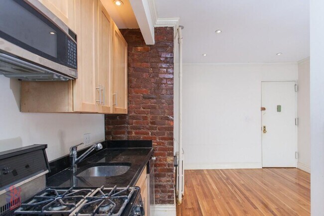 Foto del edificio - 410 E 13th St