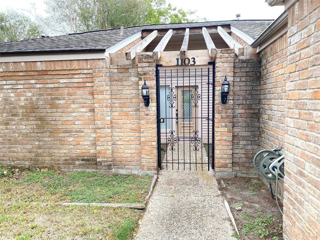 Foto principal - 1103 Forest Home Dr