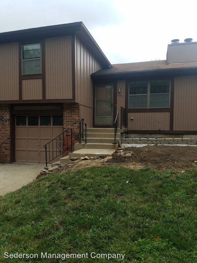 Primary Photo - 133 N Saxony Dr