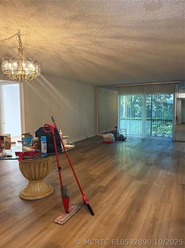 Foto del edificio - 8280 SW 24th St