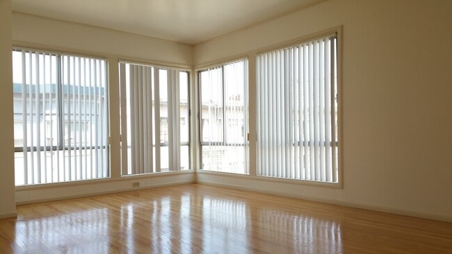 Building Photo - 1021 Clay St