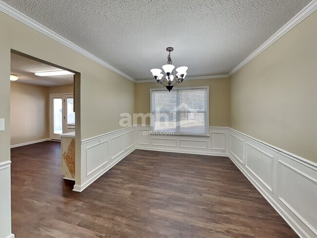 Foto del edificio - 7410 Henderson Park Rd