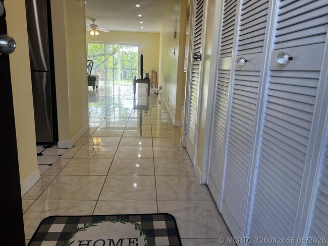 Foto del edificio - 6101 N Falls Cir Dr