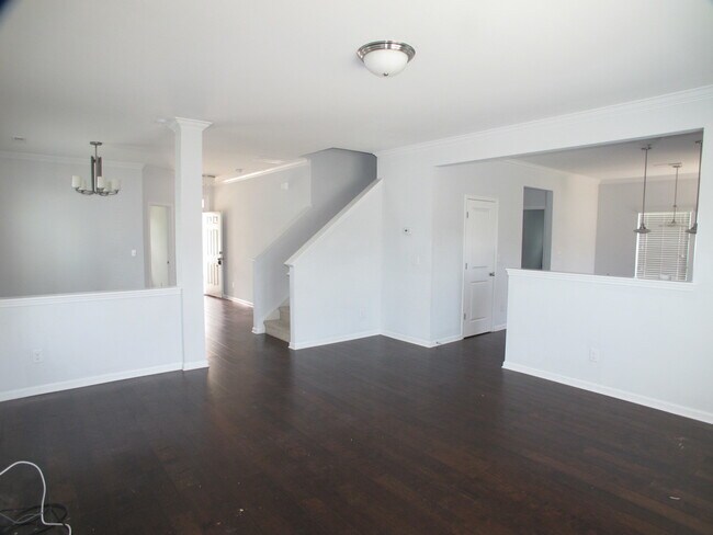 Building Photo - Move-In ready, 4 bedroom, 2.5 bath home lo...