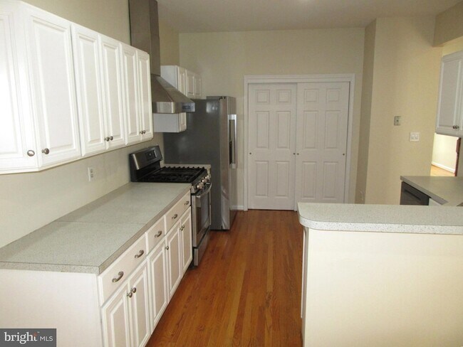 Foto del edificio - 525 Southampton Ln