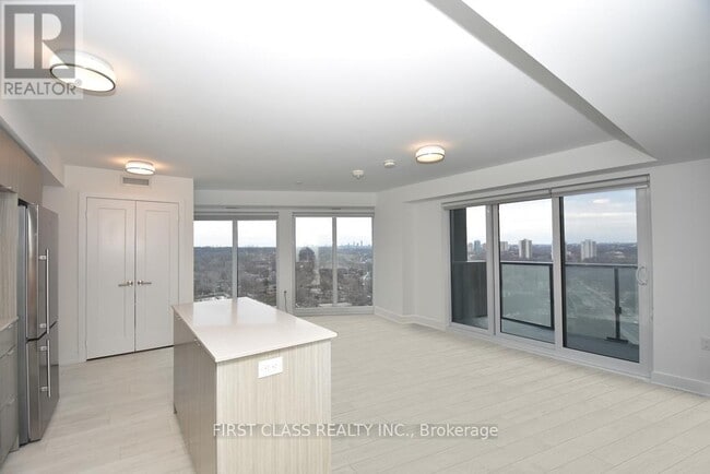 Building Photo - 575 Bloor St E