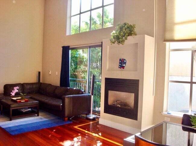 Bright, cheery living room with extra large windows - 1095 Natoma St