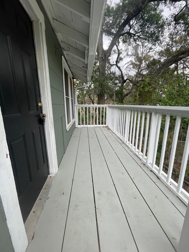 Building Photo - 122 E Hibiscus Dr