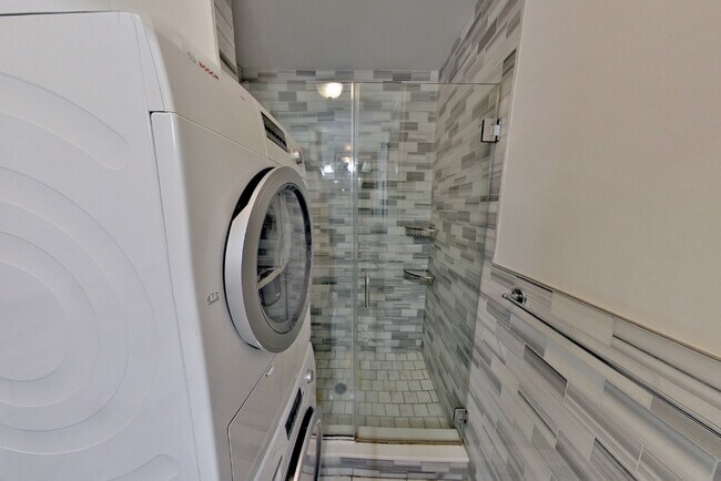 Building Photo - 51 Leroy St