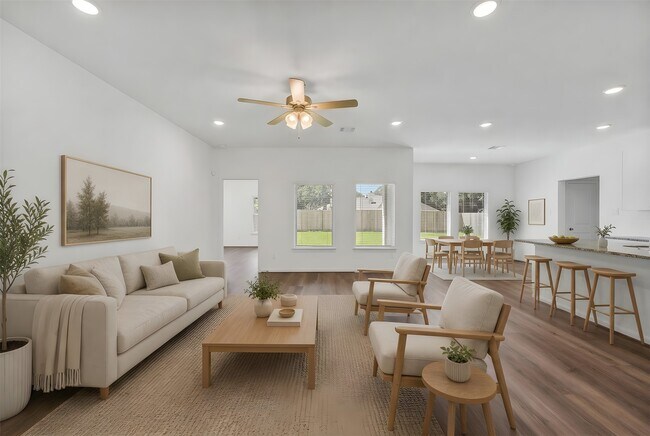Building Photo - 13614 Pine Dr