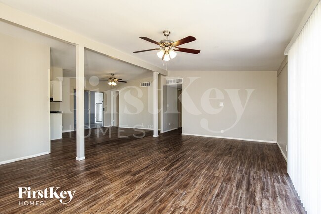 Foto del edificio - 8830 N 37th Ave