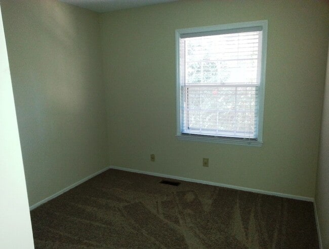 3rd bedroom - 910 Dolphin Ct