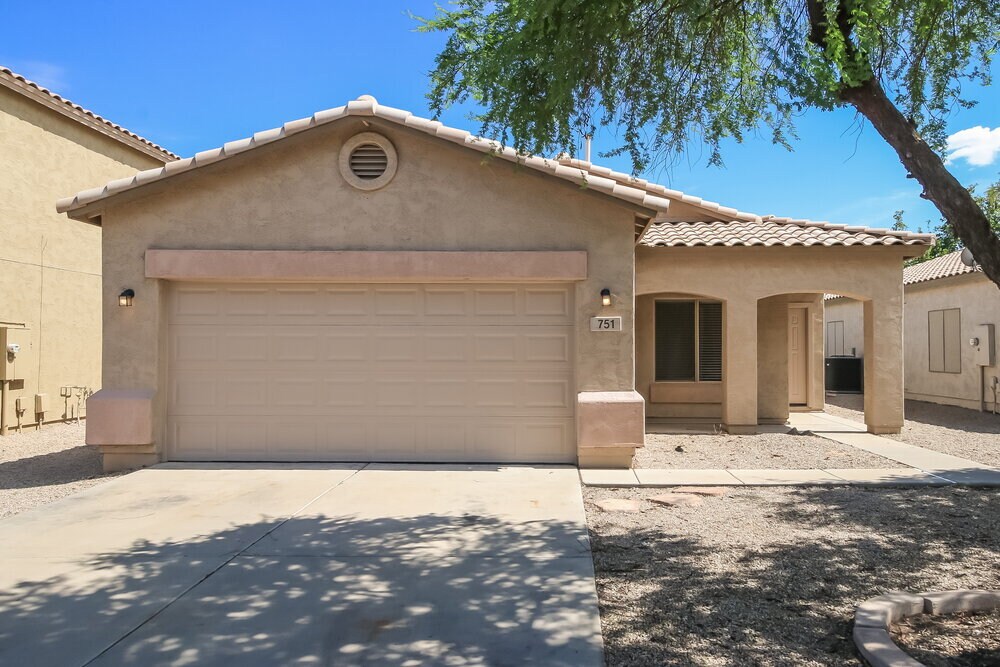 Primary Photo - 751 E Horizon Heights Dr
