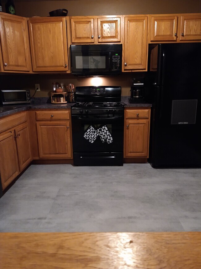 Kitchen - 178 E Redrock Dr