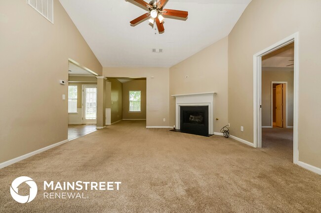 Foto del edificio - 437 Summer Hill Cir