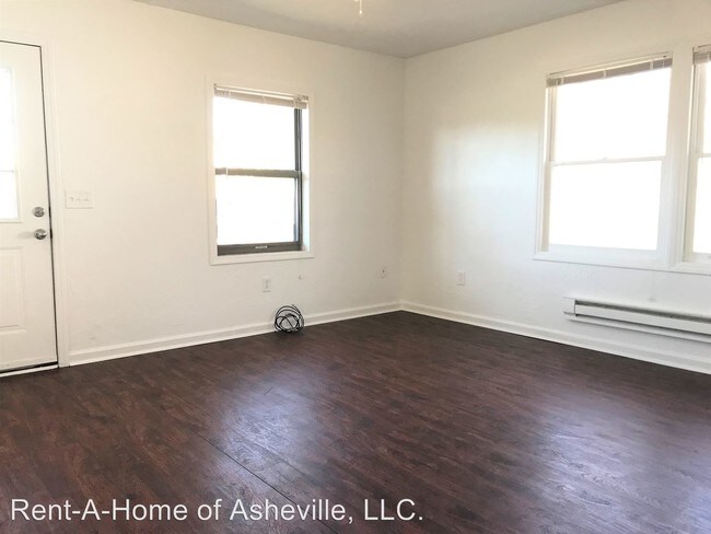 Building Photo - 1226 Martin Cir