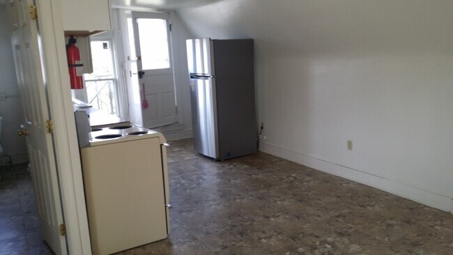 Building Photo - 437 E 1st St