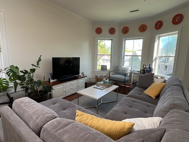 Building Photo - 35 Magnolia Ave