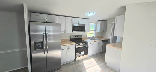 Building Photo - 968 Cy Cir