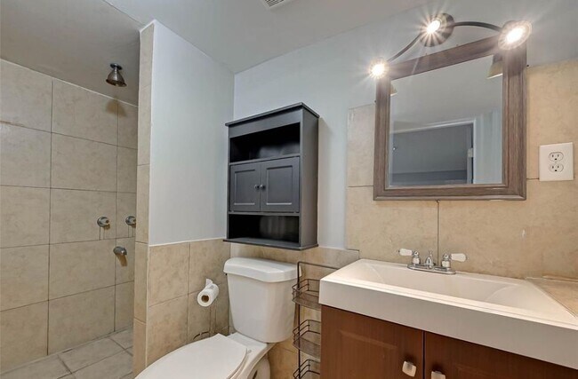 Foto del edificio - 13102 Richmond Ave.