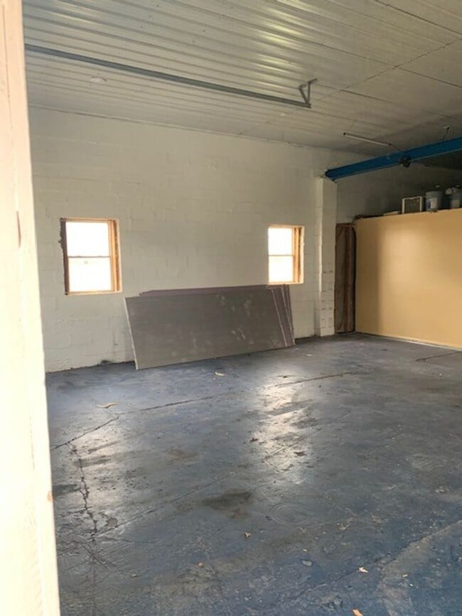 Photo - Two bedroom with oversize attached garage House