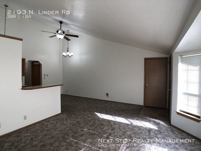 Building Photo - 3 Bed 1 Bath Duplex